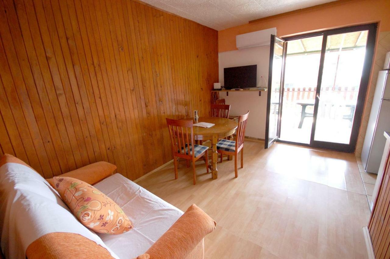 Apartments Juric By El-Pi Tours Njivice Extérieur photo